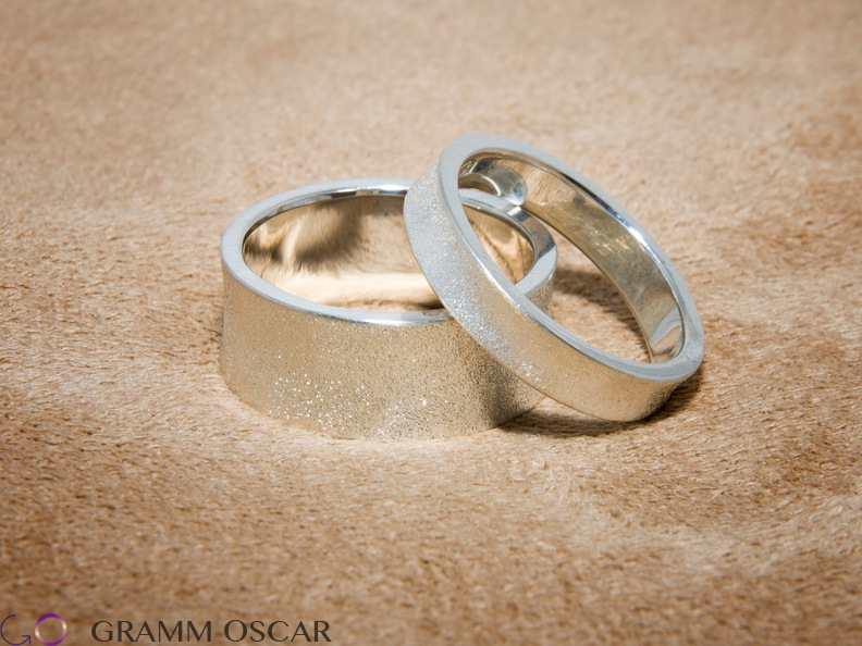 Обручки з білого золота