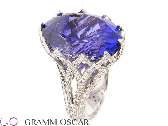 Каблучка з діамантами та танзанитом.