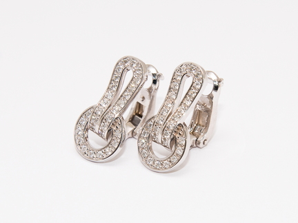 Сережки у стилі CARTIER