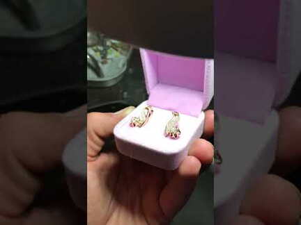 Серьги из желтого золота с бриллиантами круглой огранки  сделаны в  GRAMM OSCAR JEWELRY .