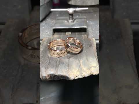 Обручальные кольца в стиле Damiani с бриллиантами .