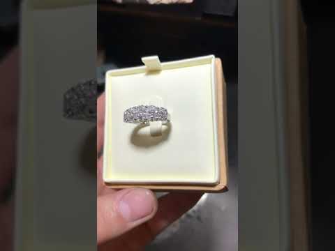 Кольцо с бриллиантами в белом золоте сделано по индивидуальному заказу в GRAMM OSCAR JEWELRY .